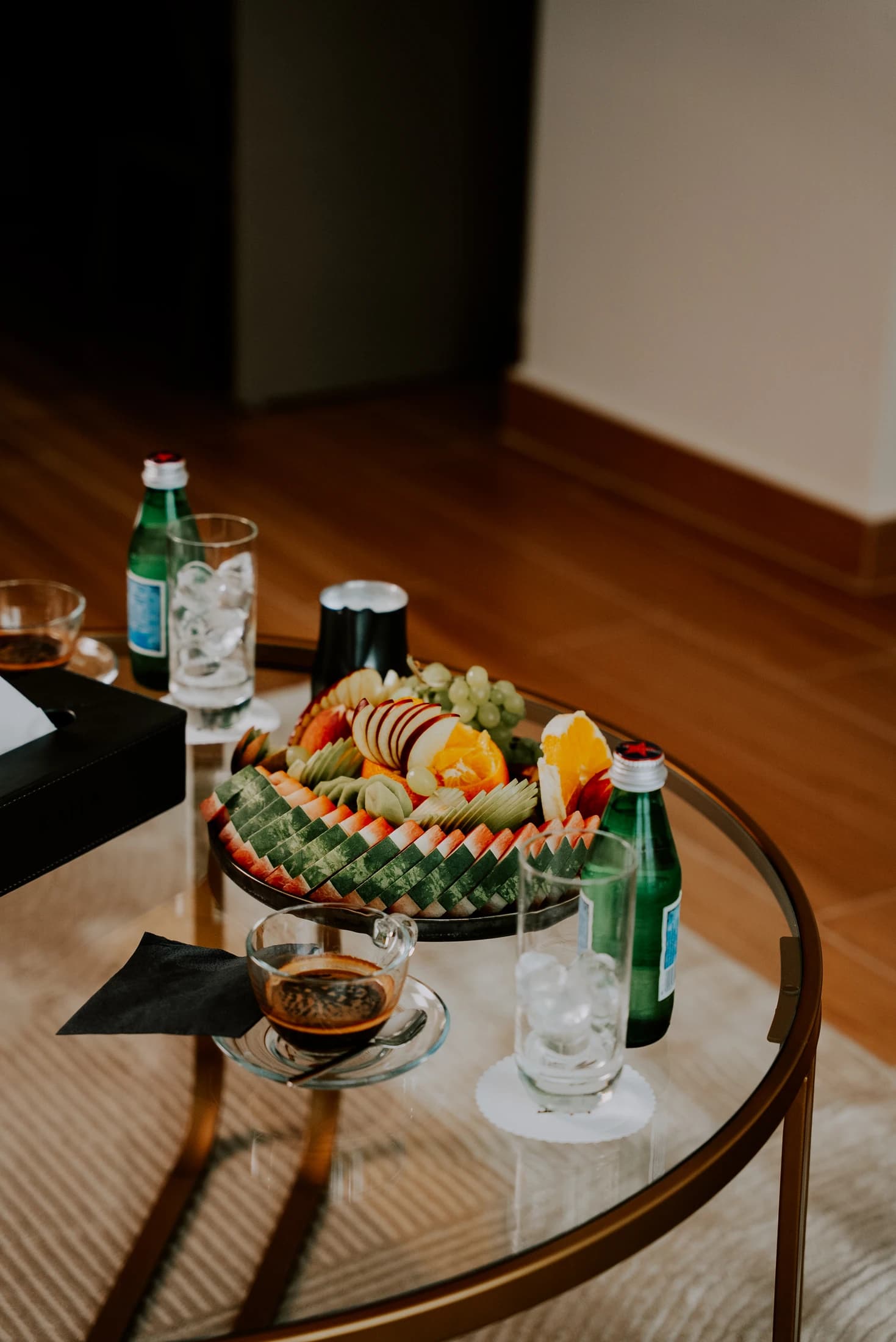 Welcome fruit platter and drinks